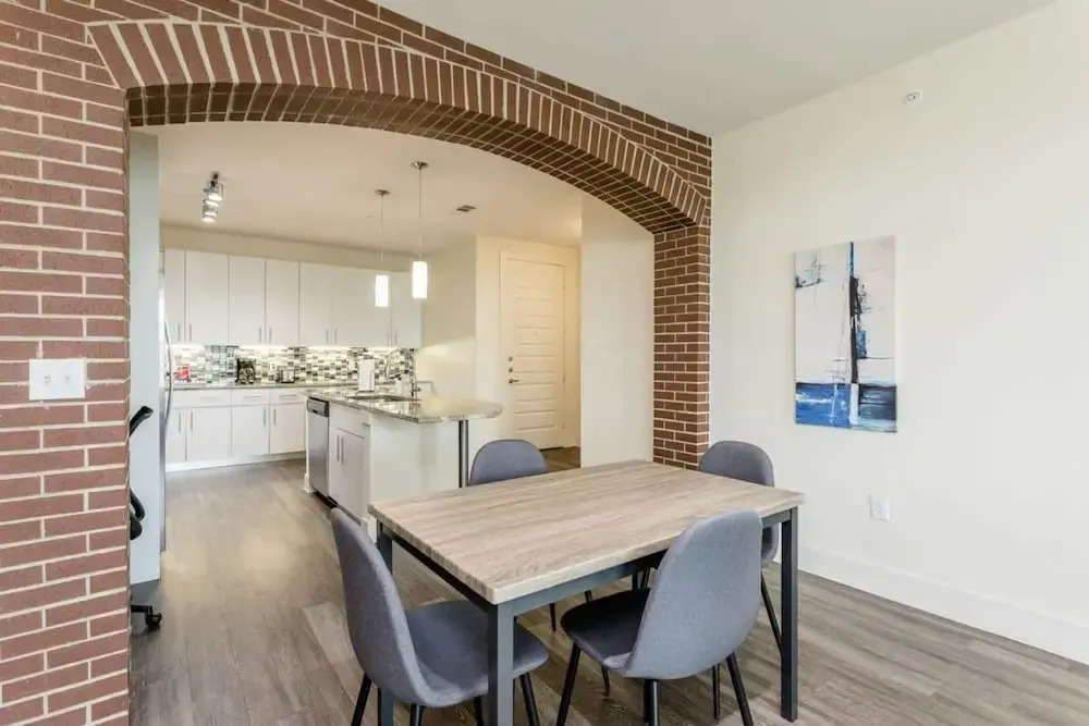 Renew Tanglewood 3-bedroom in Uptown Houston