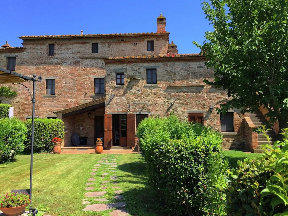 Rustic Villa in Cortona with Pool