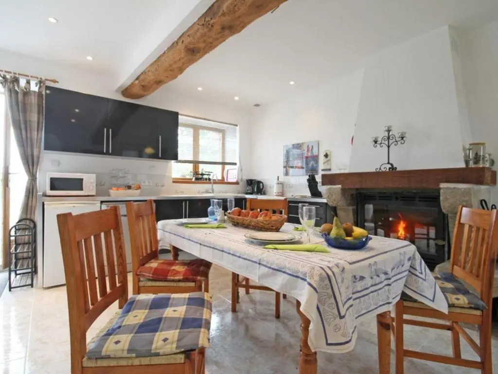Grange restaurée avec jardin, animaux acceptés, WiFi inclus - FR-1-497-63