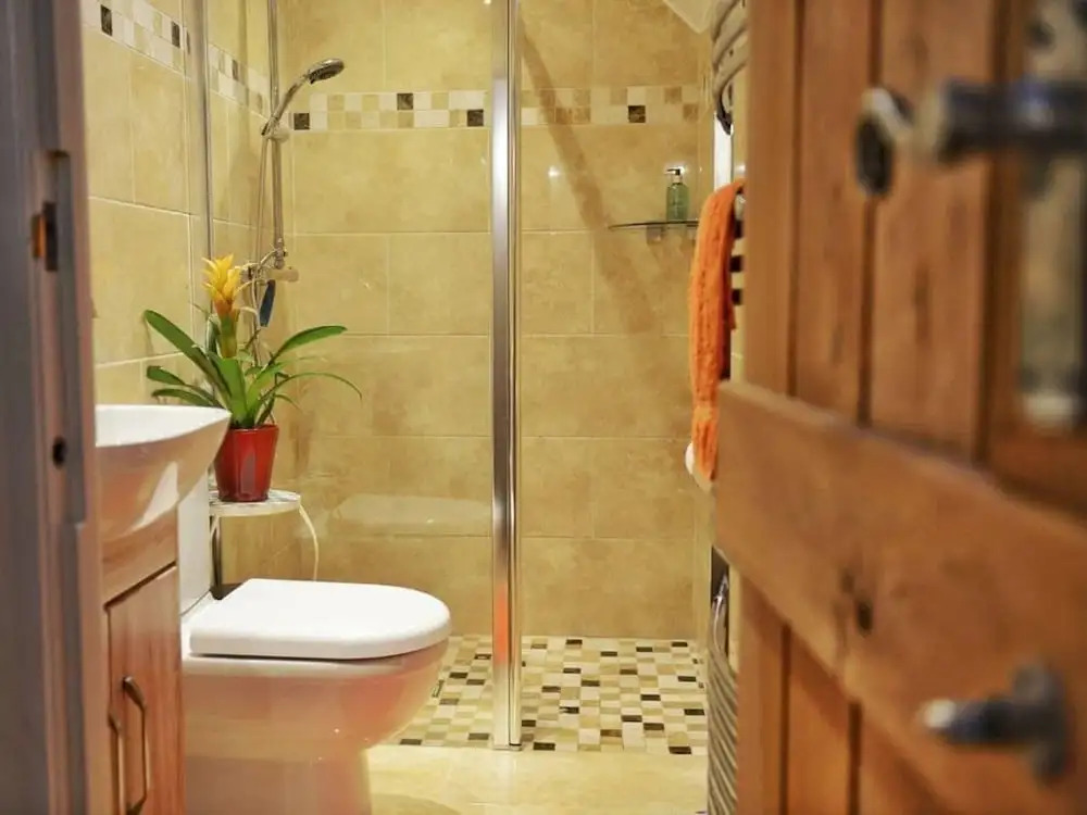 Cosy & Spacious Cottage in Scenic Village With Pub