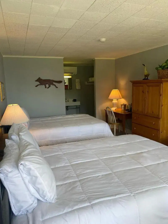 High Tide Inn on the Ocean, Motel and Cottages