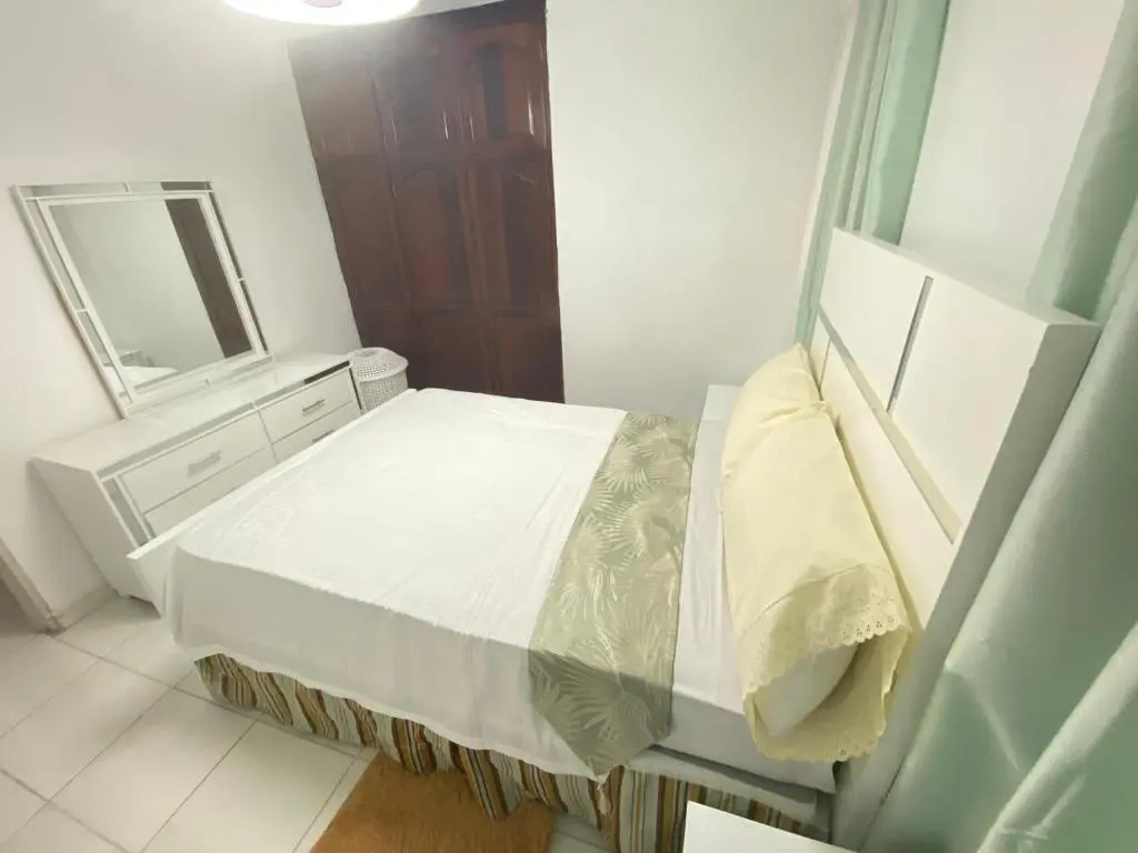 9 Santiago Monumental Area Cozy 3 bedrooms - WIFI- Air Conditioner- Apartment for 7 peoples - close to all kind the business around and transportation 24 hours to visit the city
