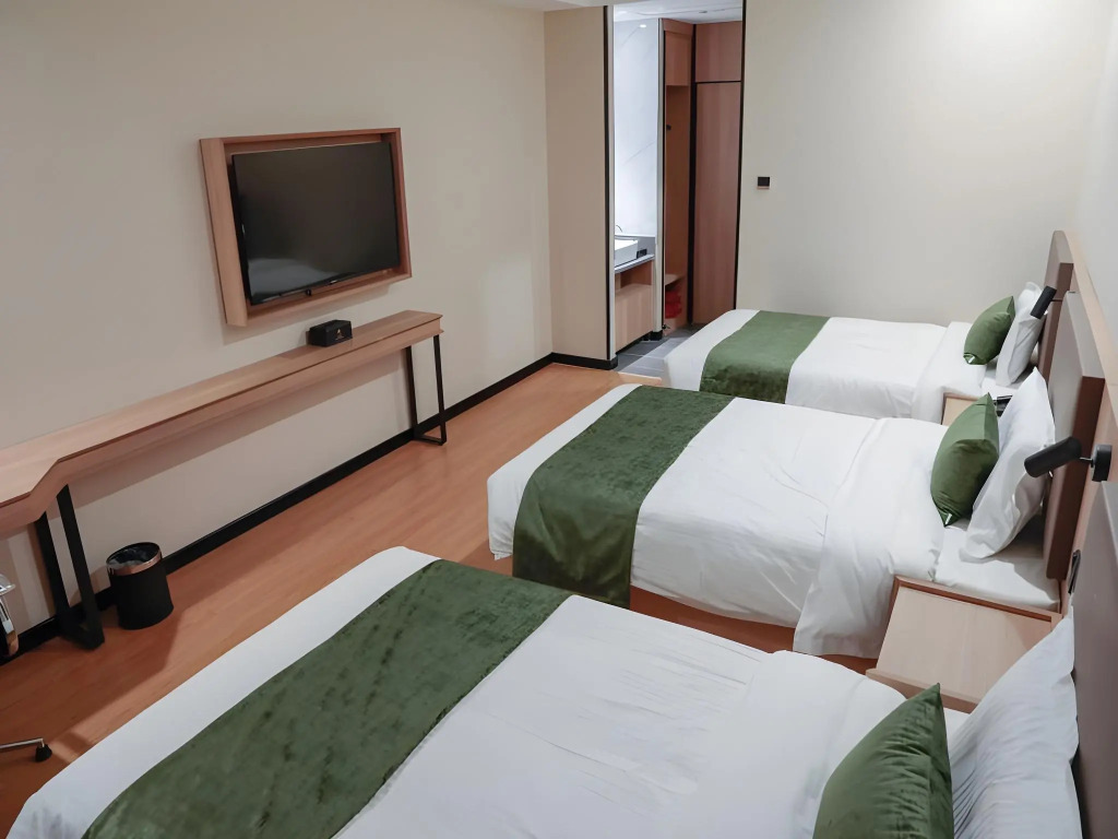 GreenTree Inn Express Shandong Qingdao Chengyang District Aodong Road
