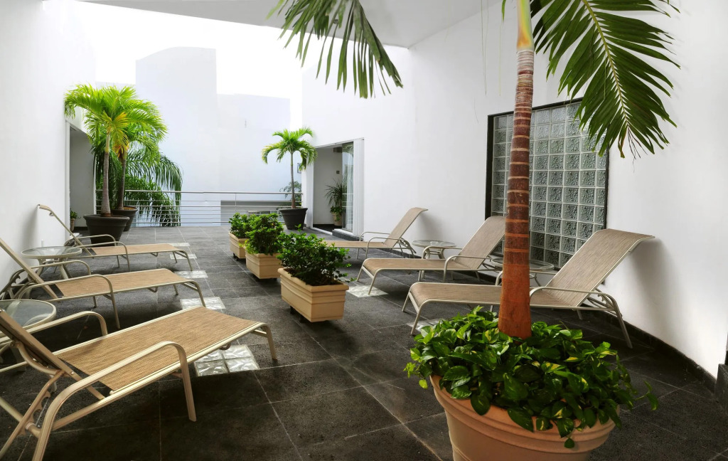 Dangelos 5ta Avenida Hotel