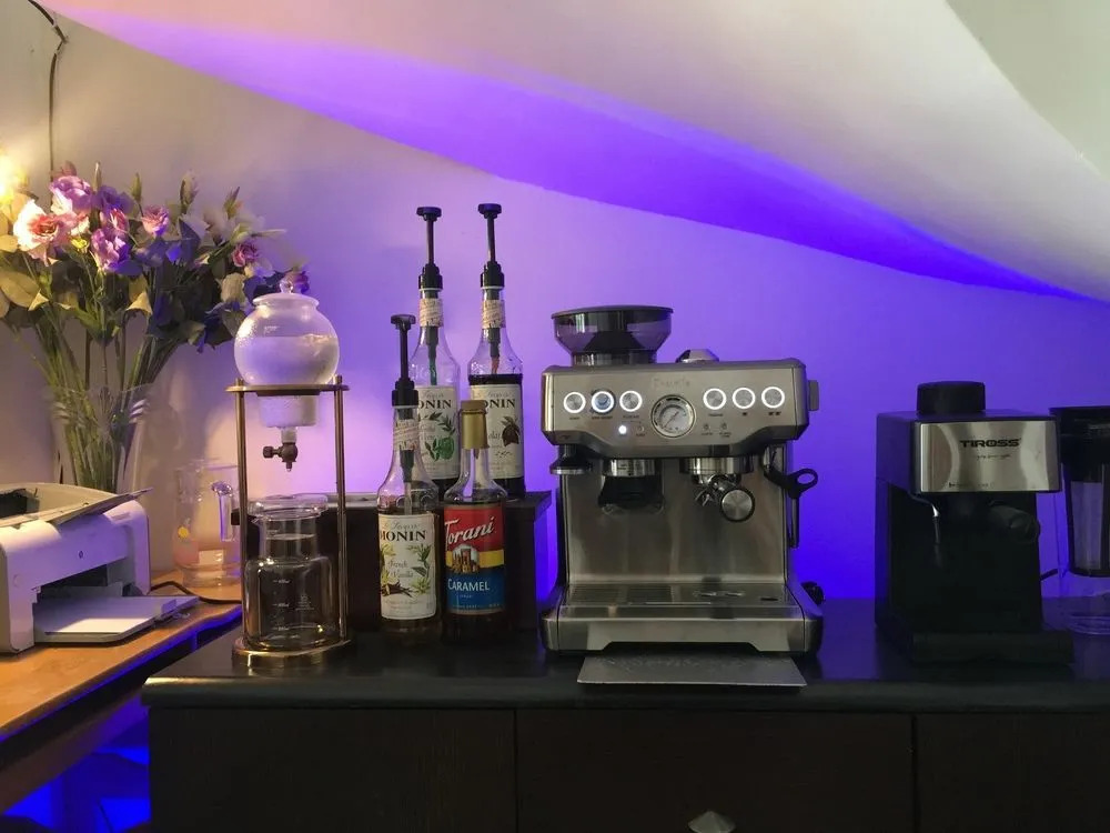 All Aboard Hostel & Cafe