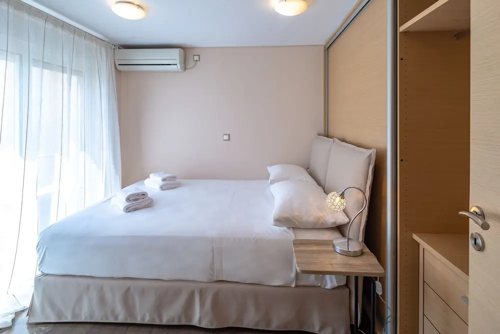Solon - Deluxe City Center Apartment