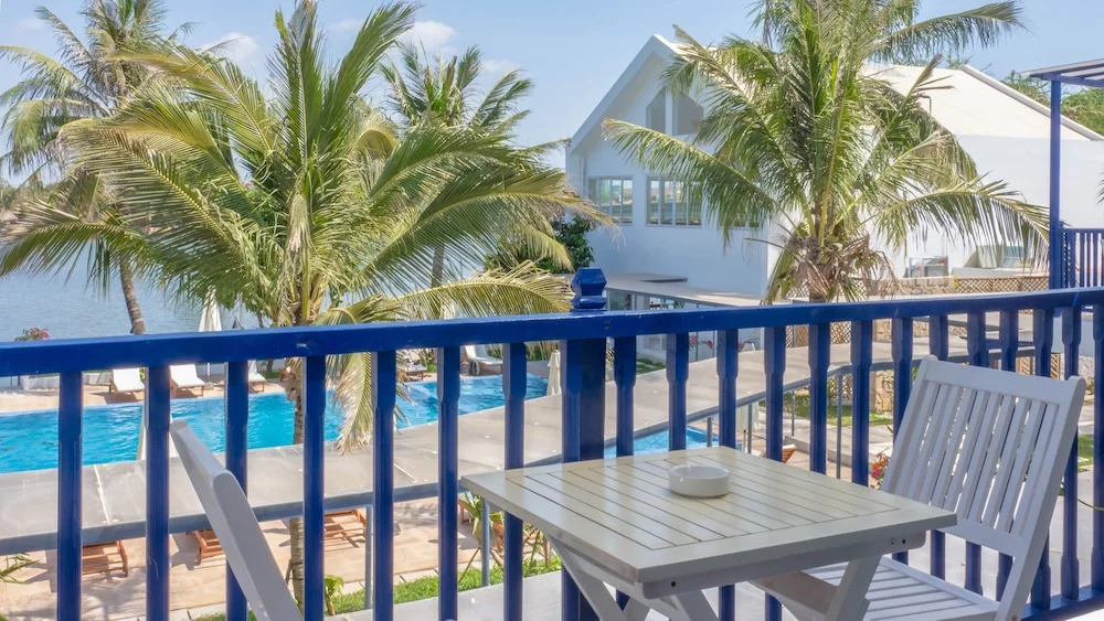 The B Resort