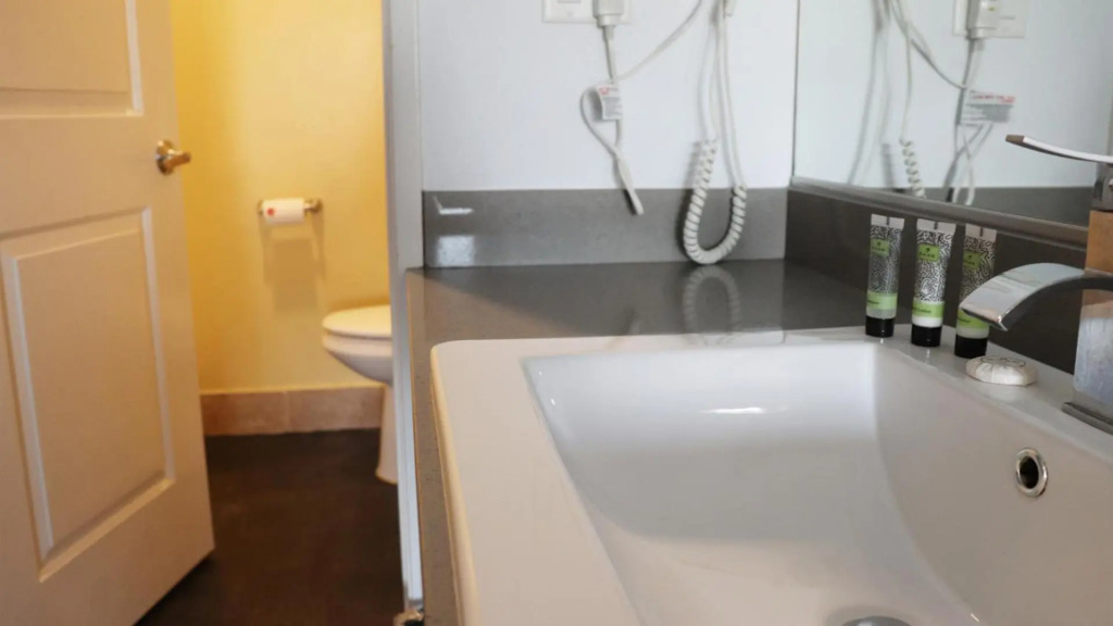 Hometel Suites