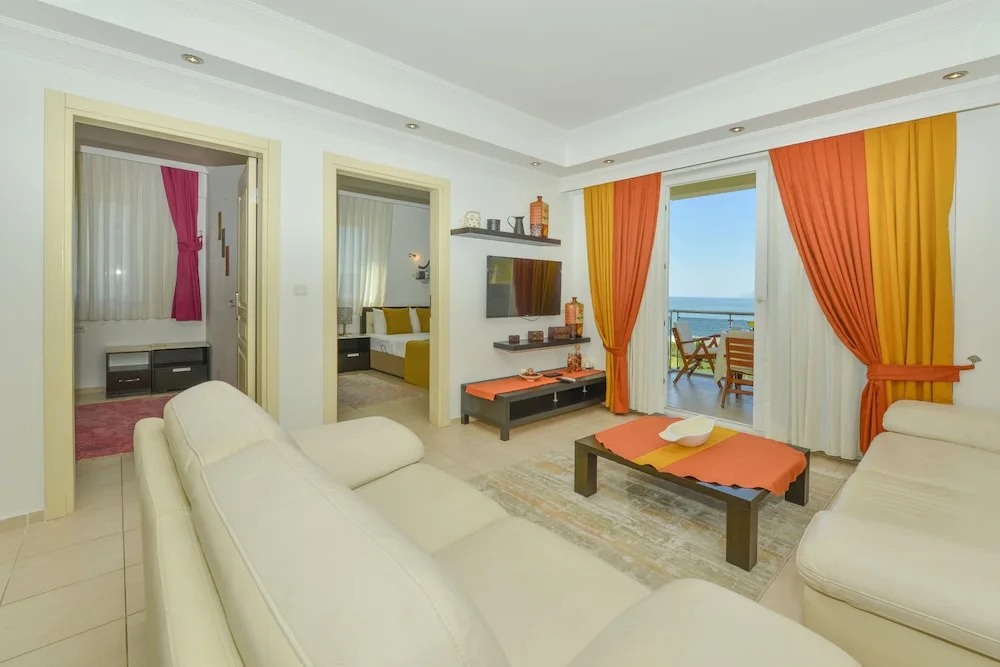 Saros Apartments
