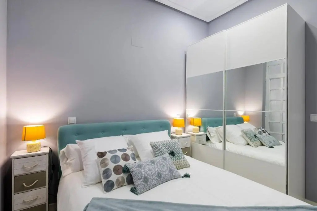 Flaring New Apartment next to Gran Via by Batuecas