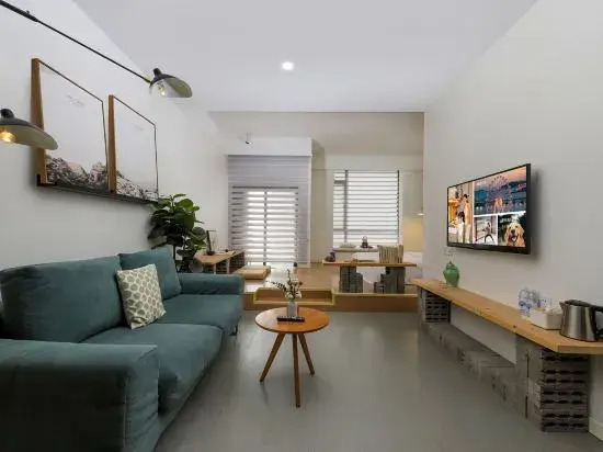 Chengdu QianChuan Homestay (Huapaifang Subway Station Shop)
