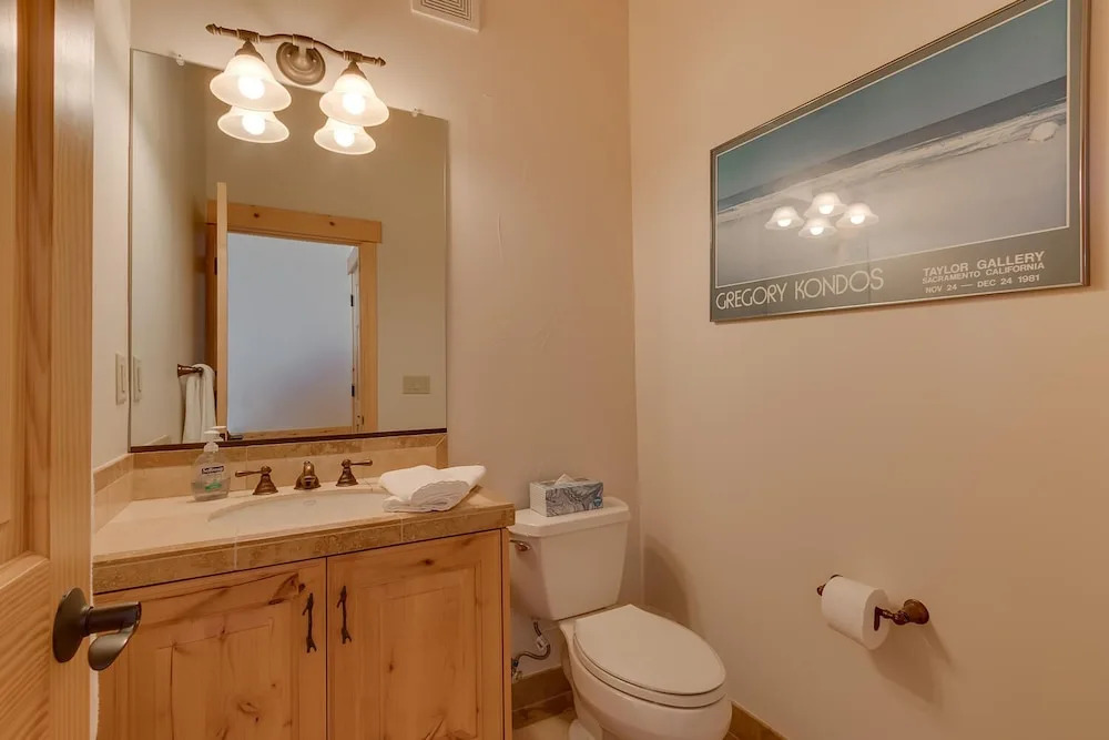 Tahoe Donner Pinnacle Loop Mountain 5 Bedroom Home by RedAwning