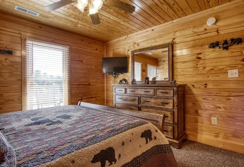 Mountain Breeze 5 Bedrooms 3 Bathrooms Cabin