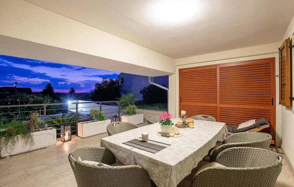Awesome Home in Barbat with Hot Tub, WiFi, 4 Bedrooms