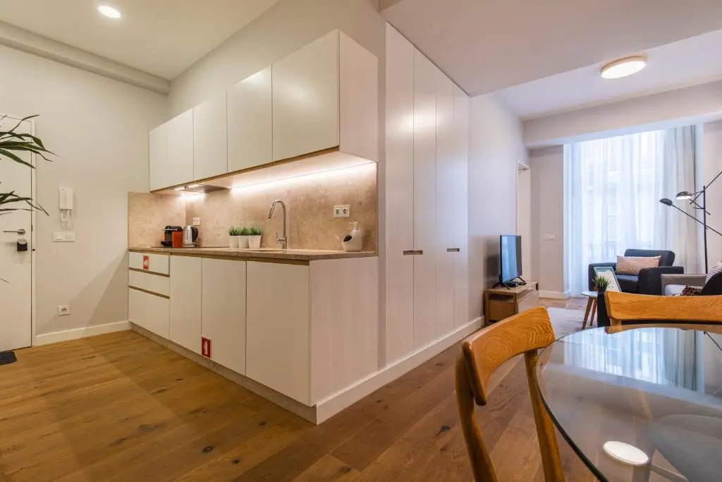 Upscale & Modern 2BDR Apartment