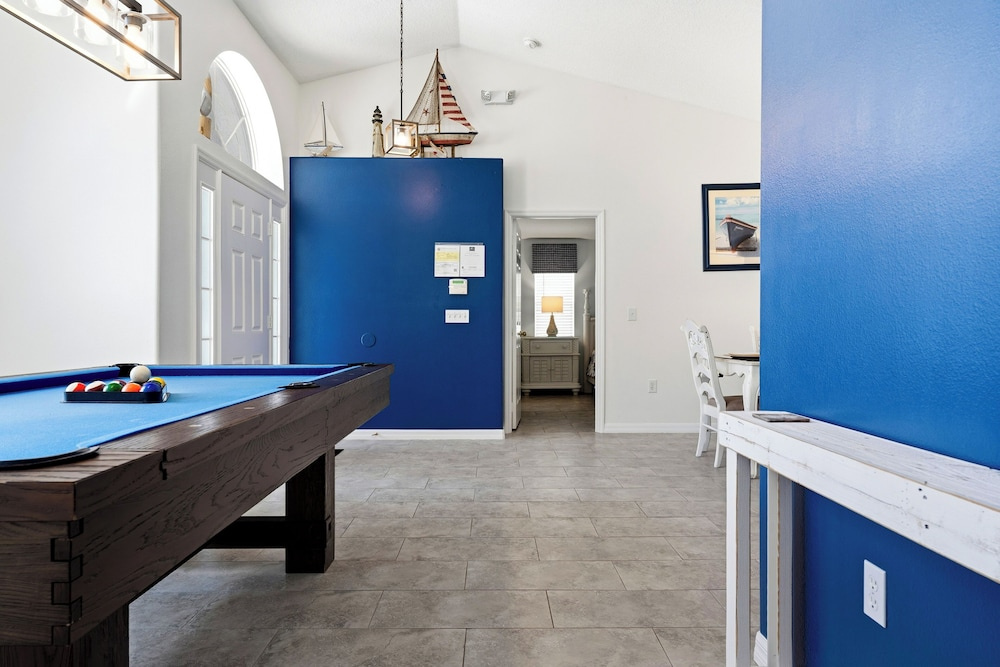 Ultimate Family Escape Near Disney - Sparkling Pool, Hot Tub & Epic Private Movie Room