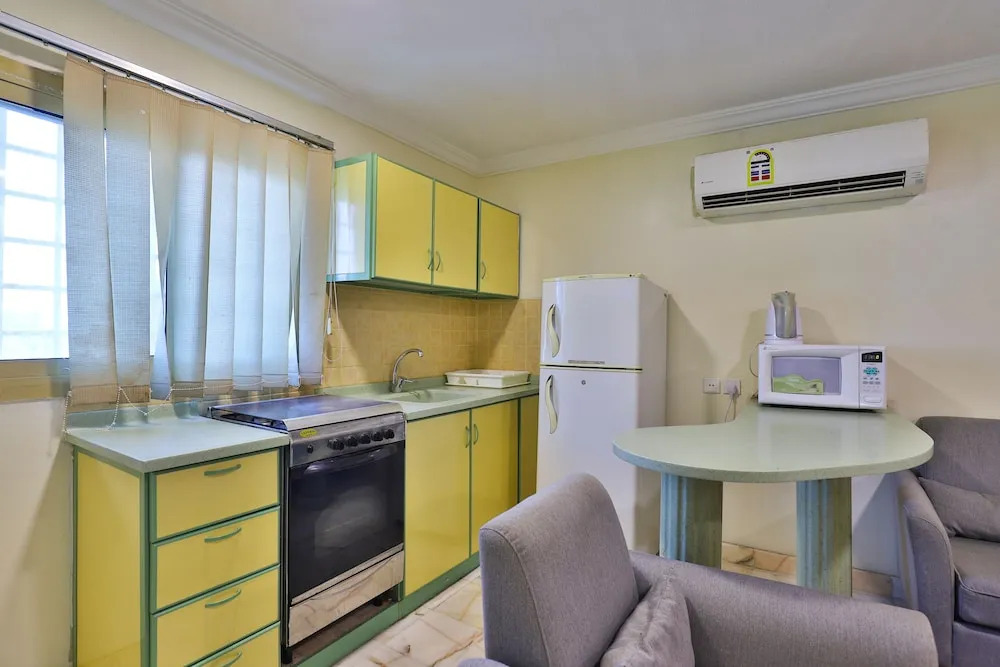 Oyo 317 Dheyouf Al Wattan Furnished Apt