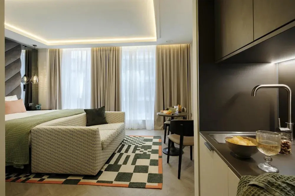 The Wellington Glasgow by Adina