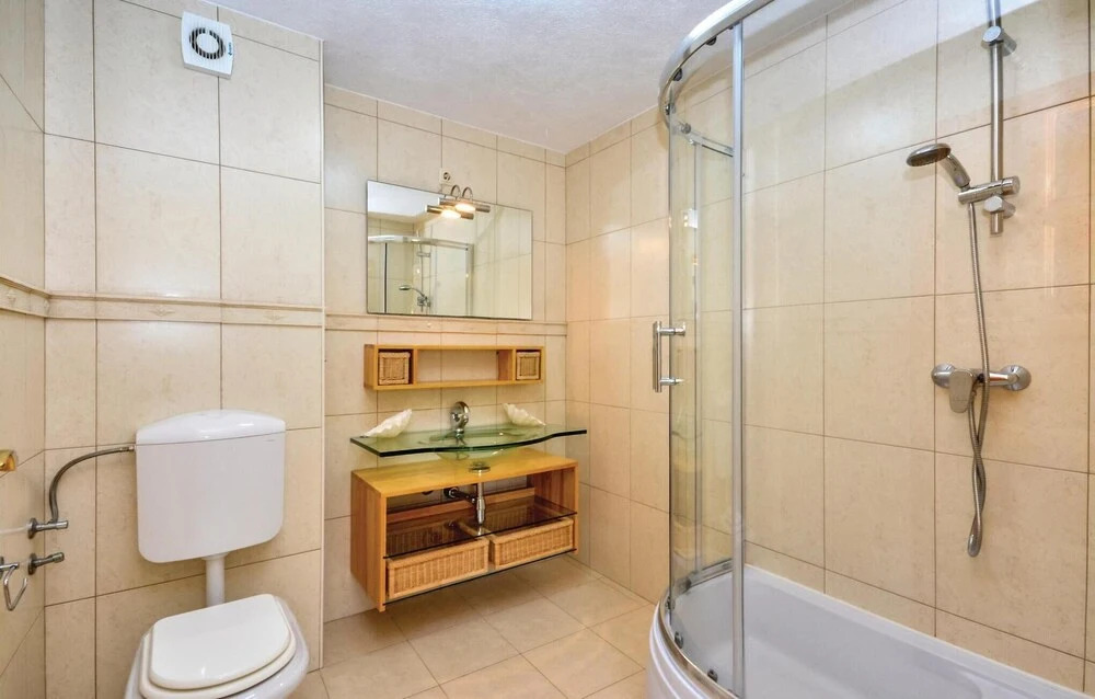 Beautiful Home in Podstrana With Wifi and 3 Bedrooms