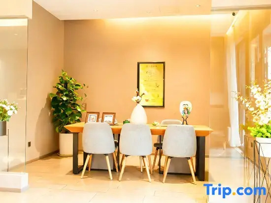Homeinn Hotel (Mianzhu Nanjing Avenue New World Commercial Plaza)