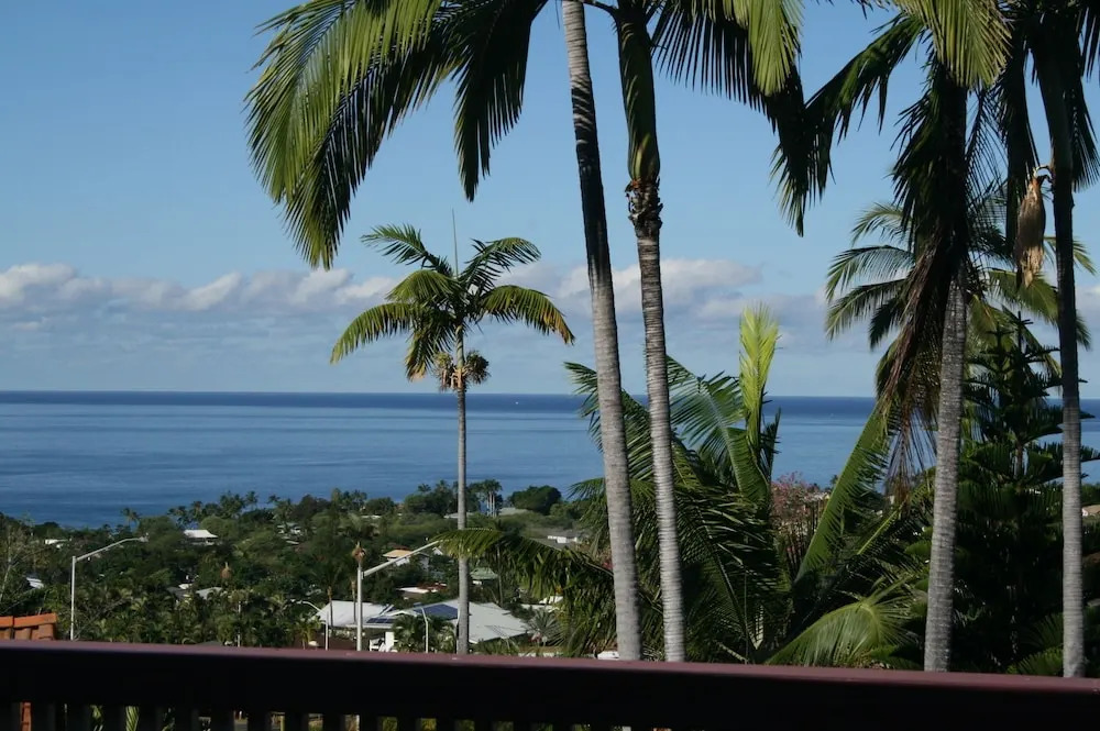 Hale Nui Ohana - 4 Br home by RedAwning