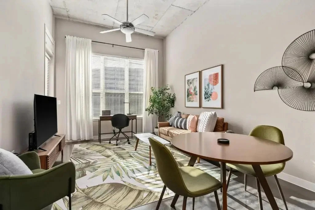 Luxurious - King Sized BED - MED Center Fully Equipped Condo