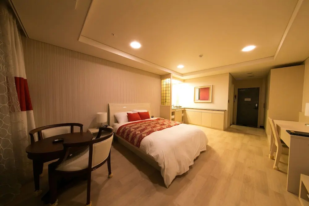 Jung-ang Hitz Condo