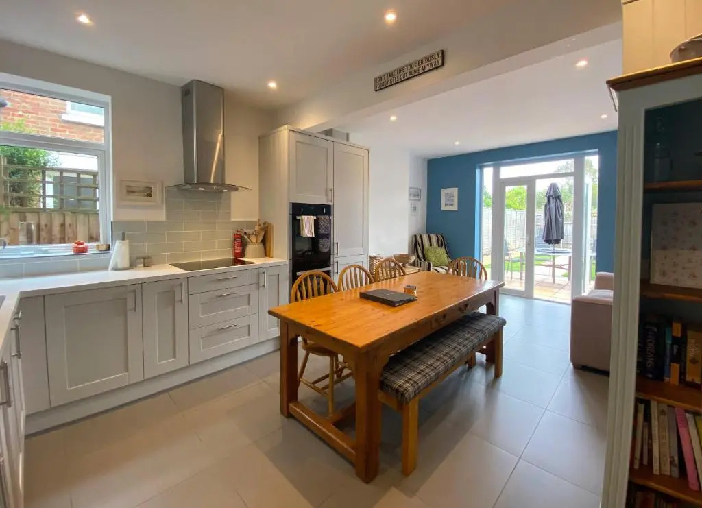 Charming 3 bed house and garden, pet friendly