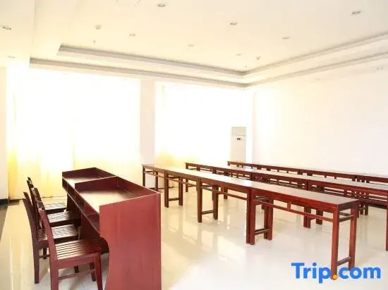 Lingchuan Fuxin Holiday Hotel