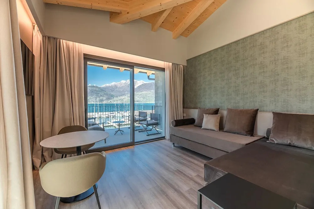 Гостевой дом Lago Dorato Marina Lodge