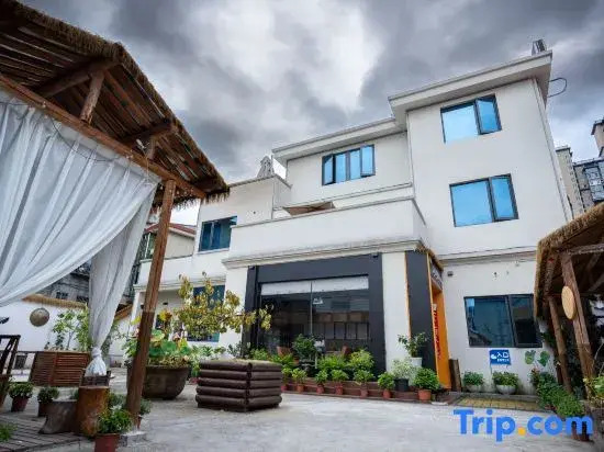 Jiuqinju Rest Xiangyang Audiovisual Homestay (Huaihua High speed Railway  Station Branch)