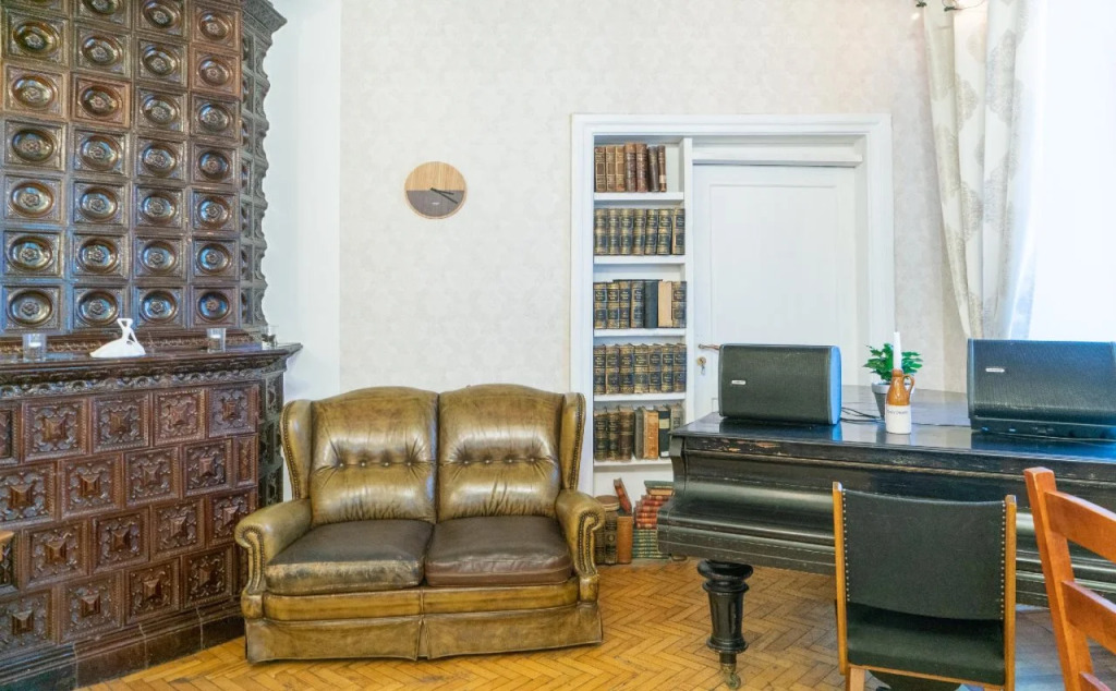 Отель Godart