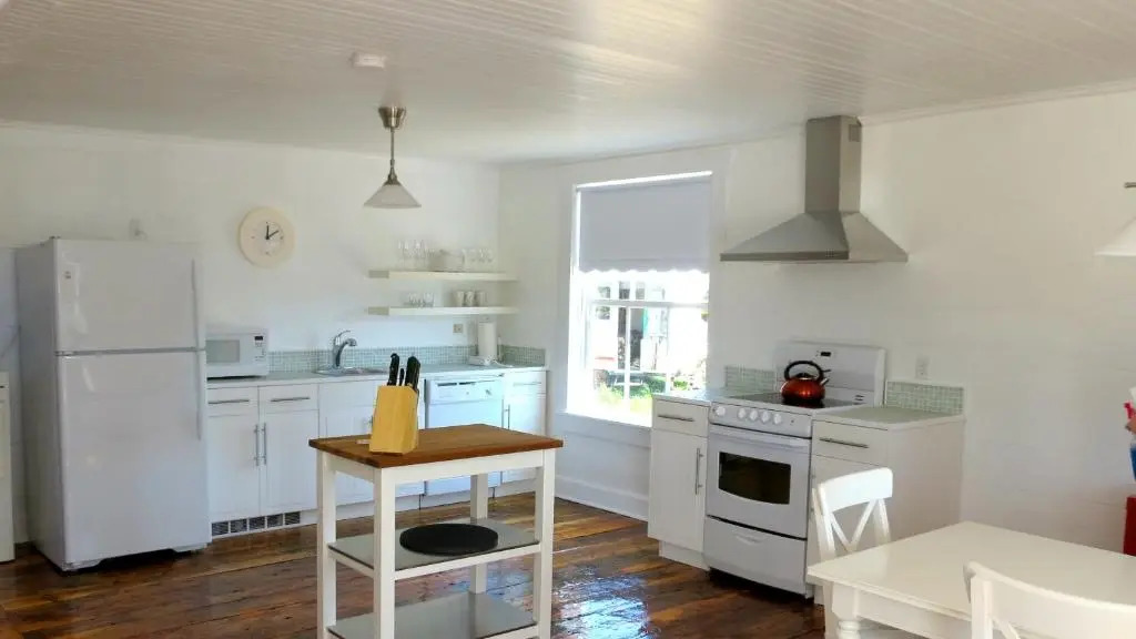 The Old Salt Box Co. - Evelyn's Place
