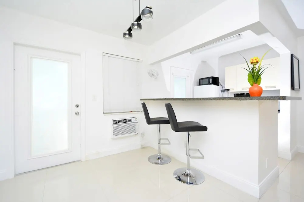 Barbizon on Ocean Drive Apartments