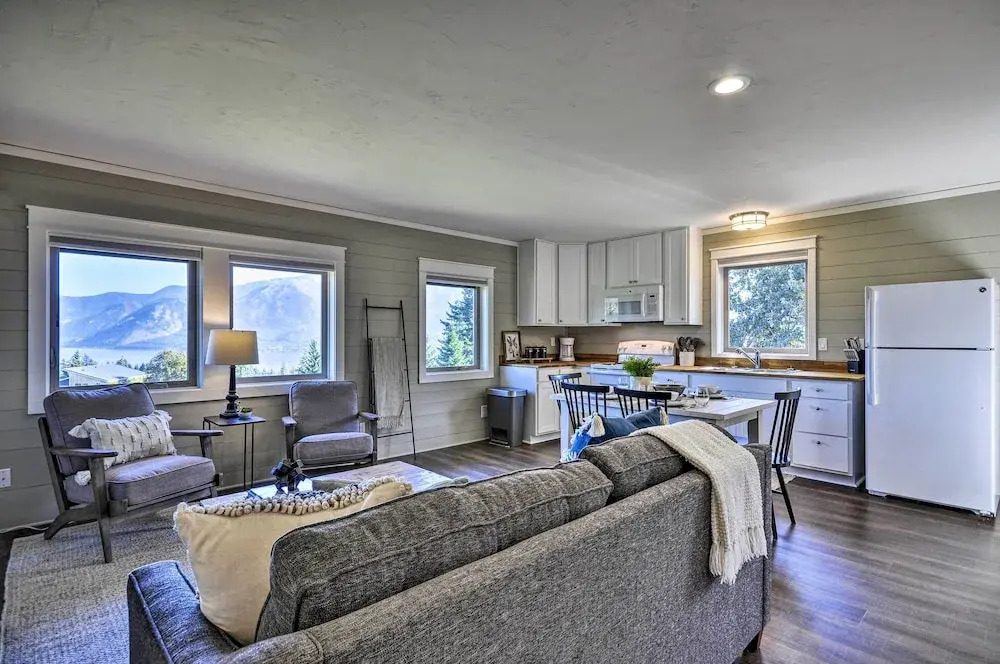 Scenic Studio w/ Loft & View of the Columbia River