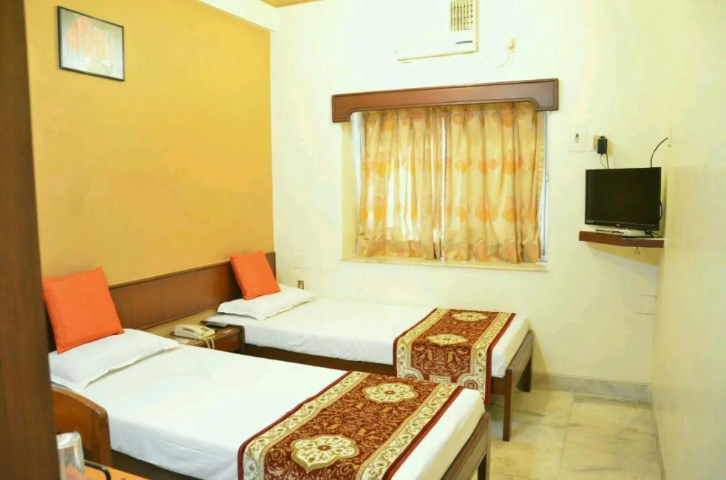 Hotel Mogul Palace - Near Masjid Bunder Mumbai