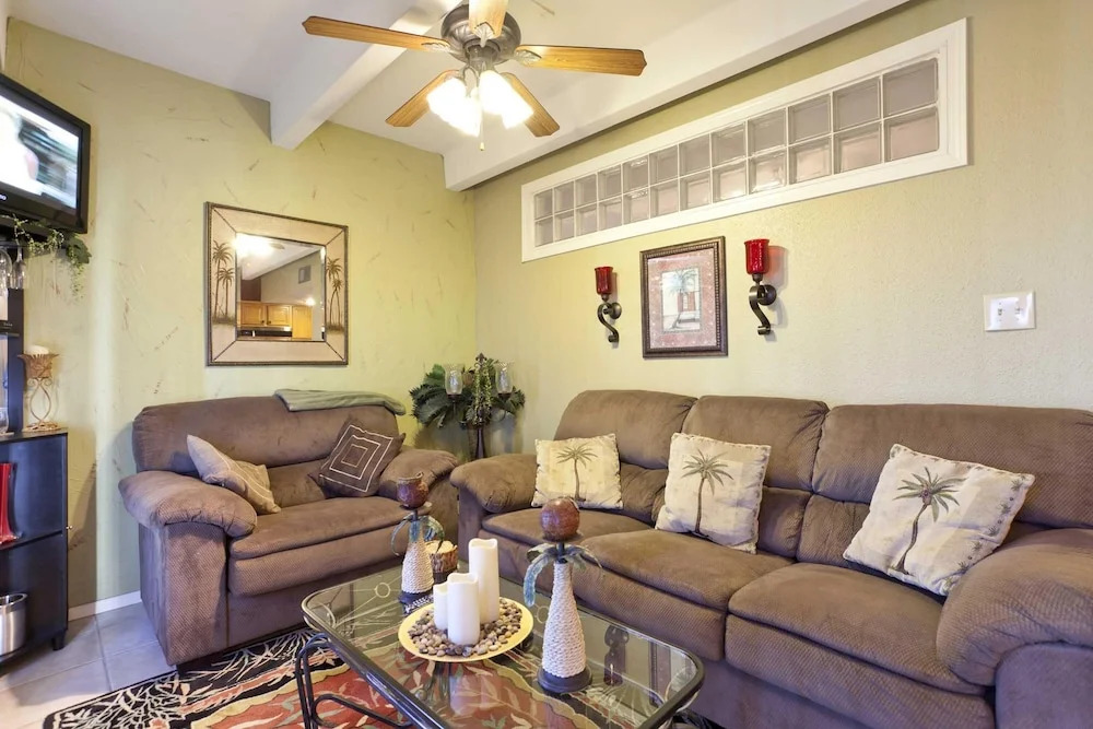 Aquarius Condominium 1001