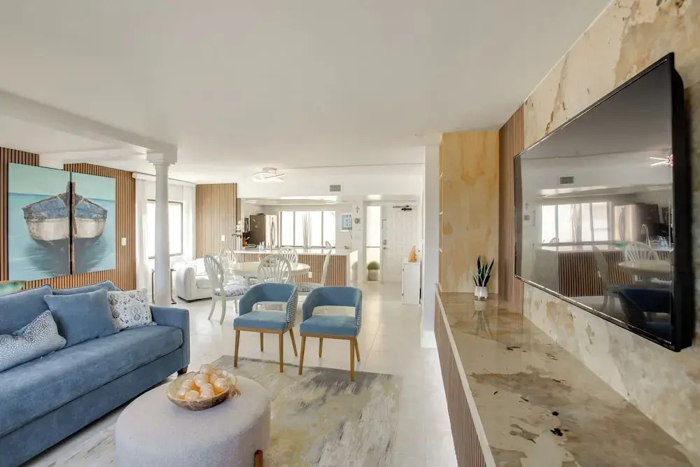 4 Mi to Lovers Key SP: Modern Condo w/ Ocean Views