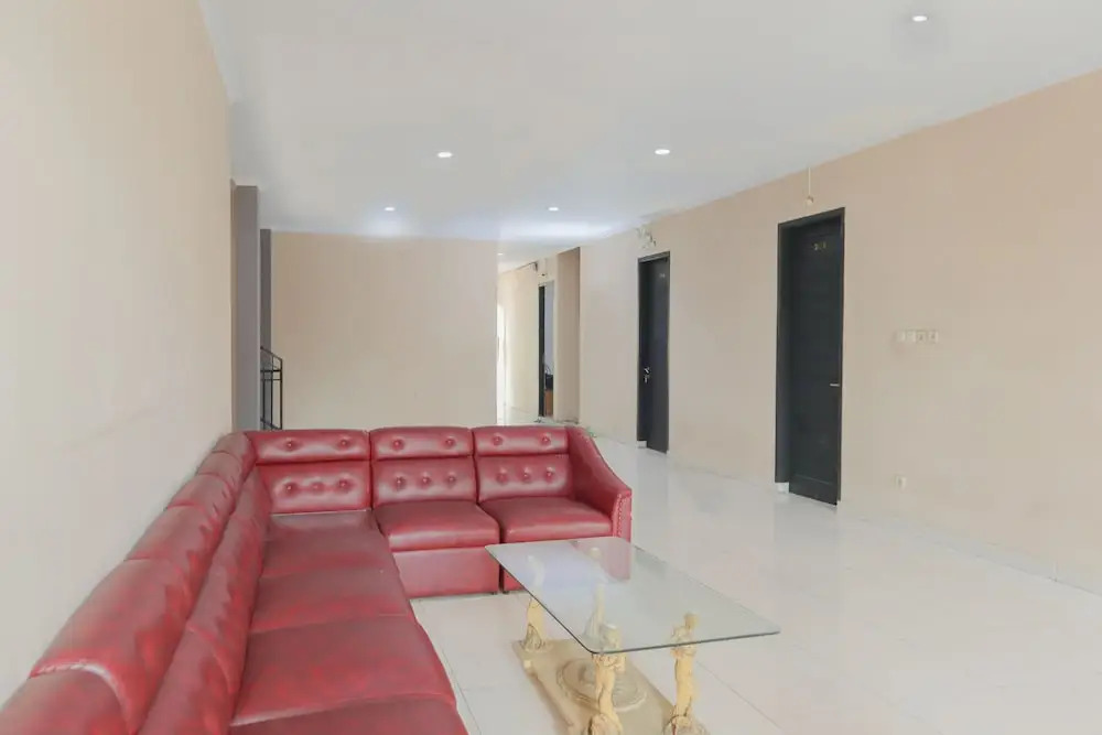 OYO 1317 Pinnus Residence Syariah
