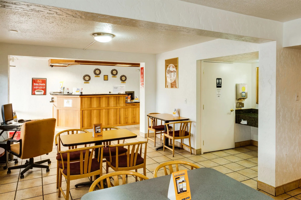 Econo Lodge & Suites Spokane