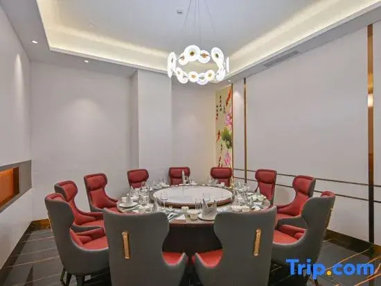 Vienna International Hotel (Qujing Luliang Tongle Plaza)