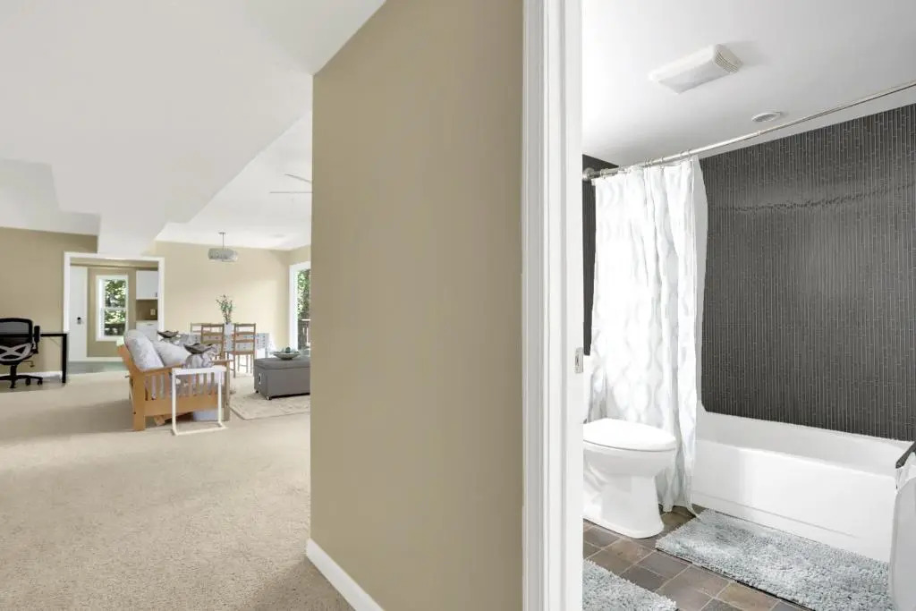 Modern Luxe Family & Groups Friendly Bungalow with Patio & Workspace