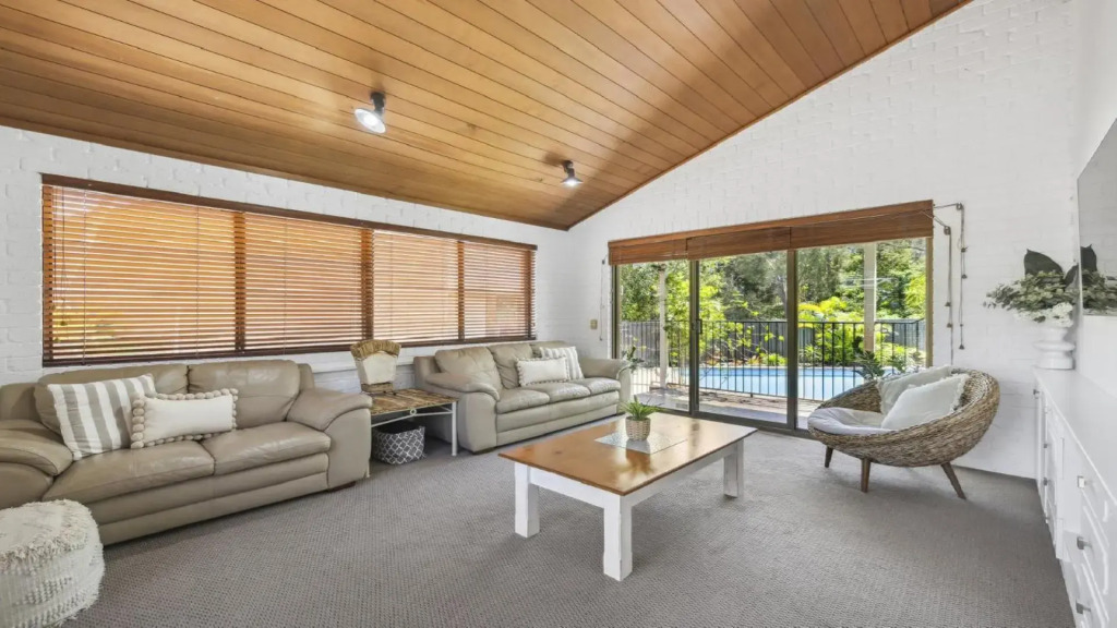 Diggers Beach Surf House - Pool, Surf Beach, Pets, Sleeps 10