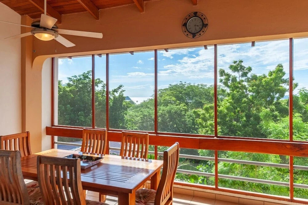 Tropical Condo with Spectacular Ocean Views, Panoramic Dining Terrace & Quick Walk to Beach