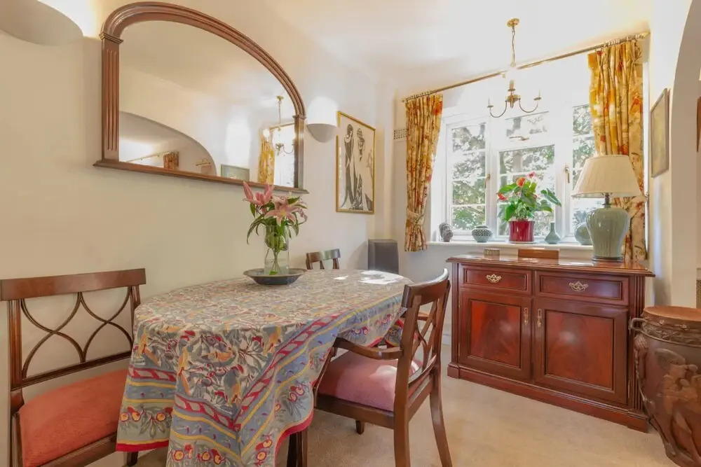 Stylish 2 Bedroom Apartment in Peaceful Richmond