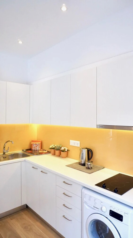 Warm & Spacious Apt in Athens