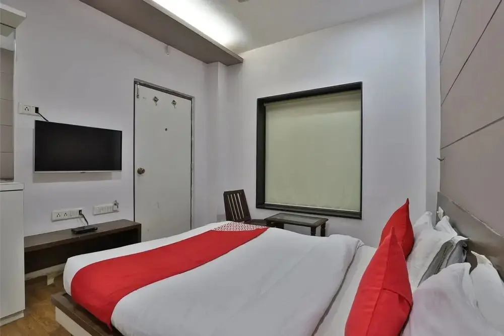 Knk Hotel by OYO Rooms