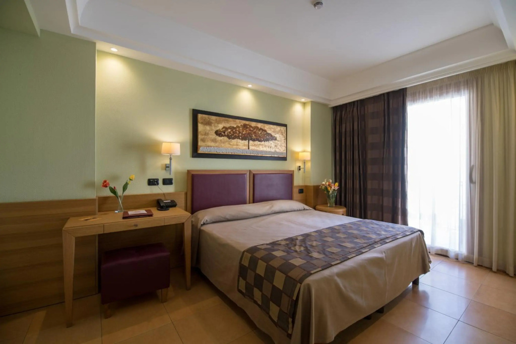 Artemis Hotel