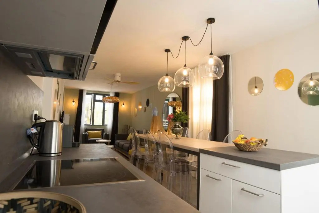 Modern apartment - Excellent location 50m from the beach, restaurants, bars, shops