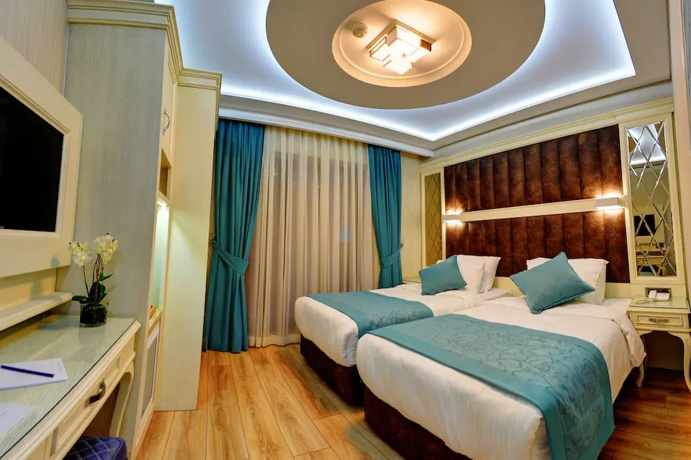 Novelty Hotel